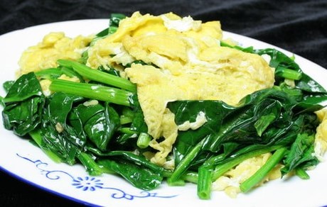 用家用榨油機榨的芝麻油炒菠菜