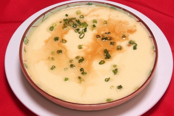 用家用榨油機榨的芝麻油煲蛋湯